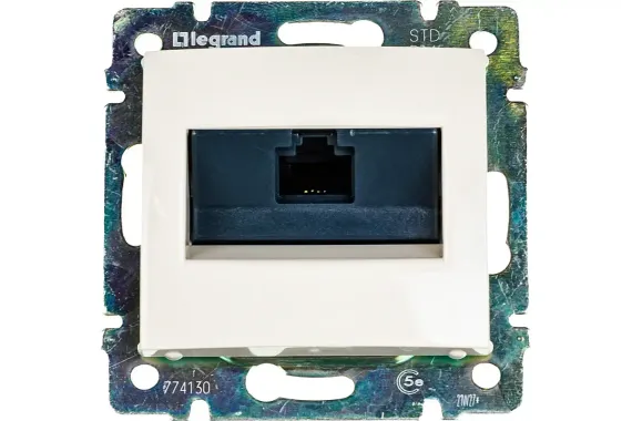 Розетка RJ45 Legrand Valena 5е слоновая кость 05228