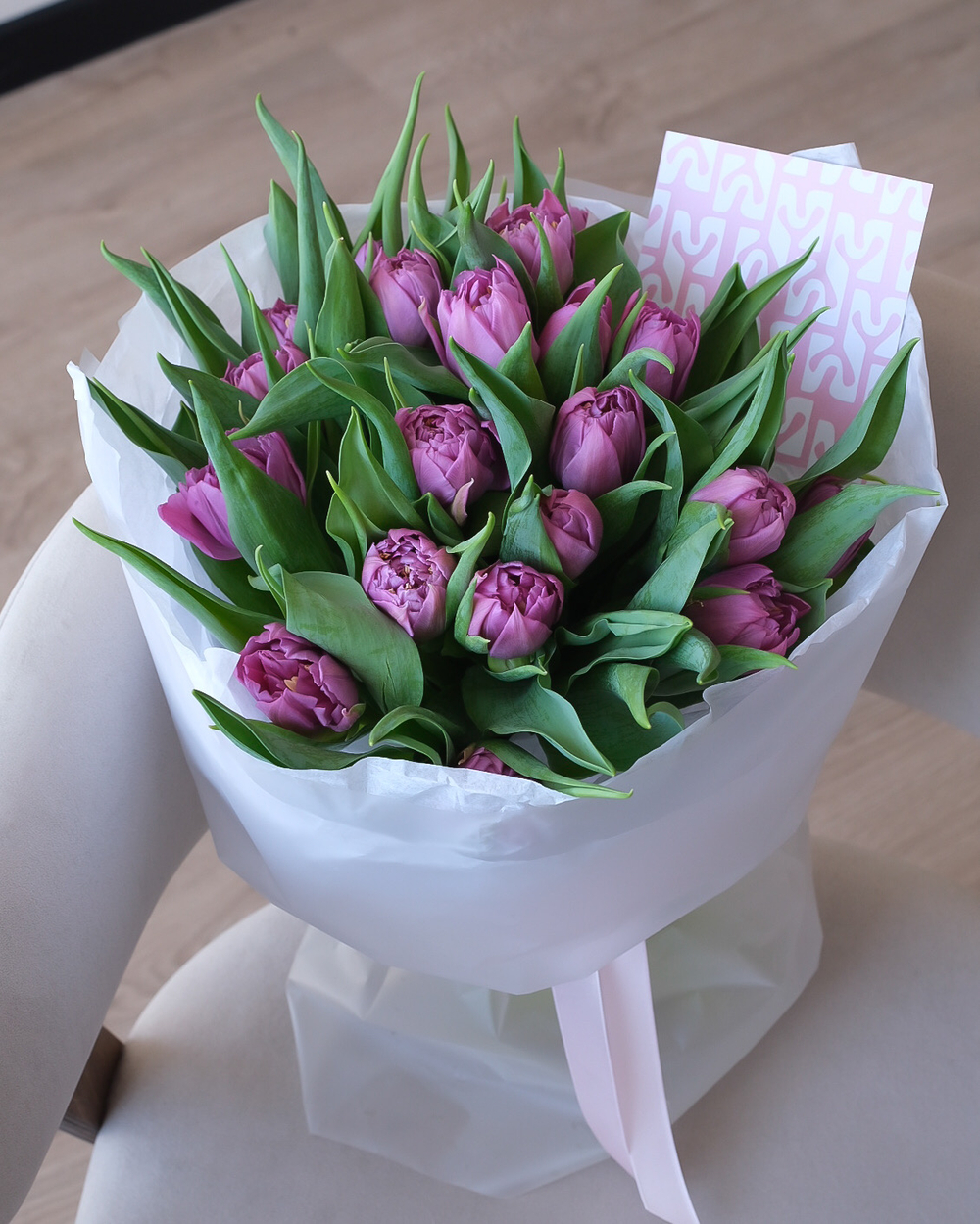 Моно из 21 сиреневого пионовидного тюльпана