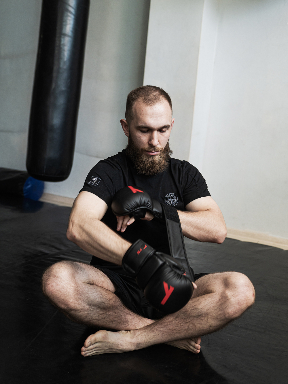 Перчатки для ММА черные Tomorrow Star