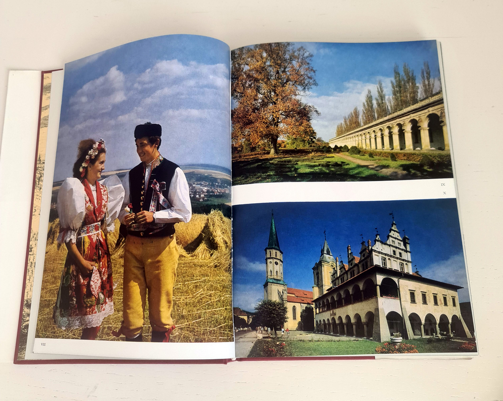 "Ceskoslovensko". На чешском языке.