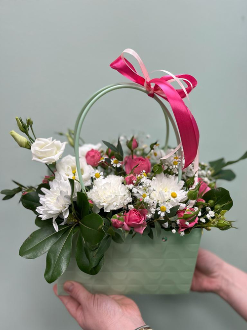 Ритуальные корзины из живых цветов на похороны - заказать в Москве