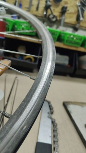 ⚠️ Колодки стёрлись сами и стёрли обод — зачем же вовремя обращаться к механику в велосервис?