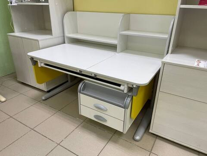 Растущая парта Дэми СУТ 63 с тумбой ТСН.05 (1150×750 мм)