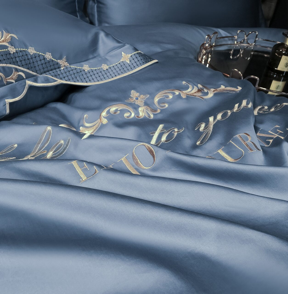 Постельное белье Сатин Гладкокрашеный Вышивка Делюкс на резинке DHCR005