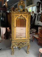 Угловая витрина