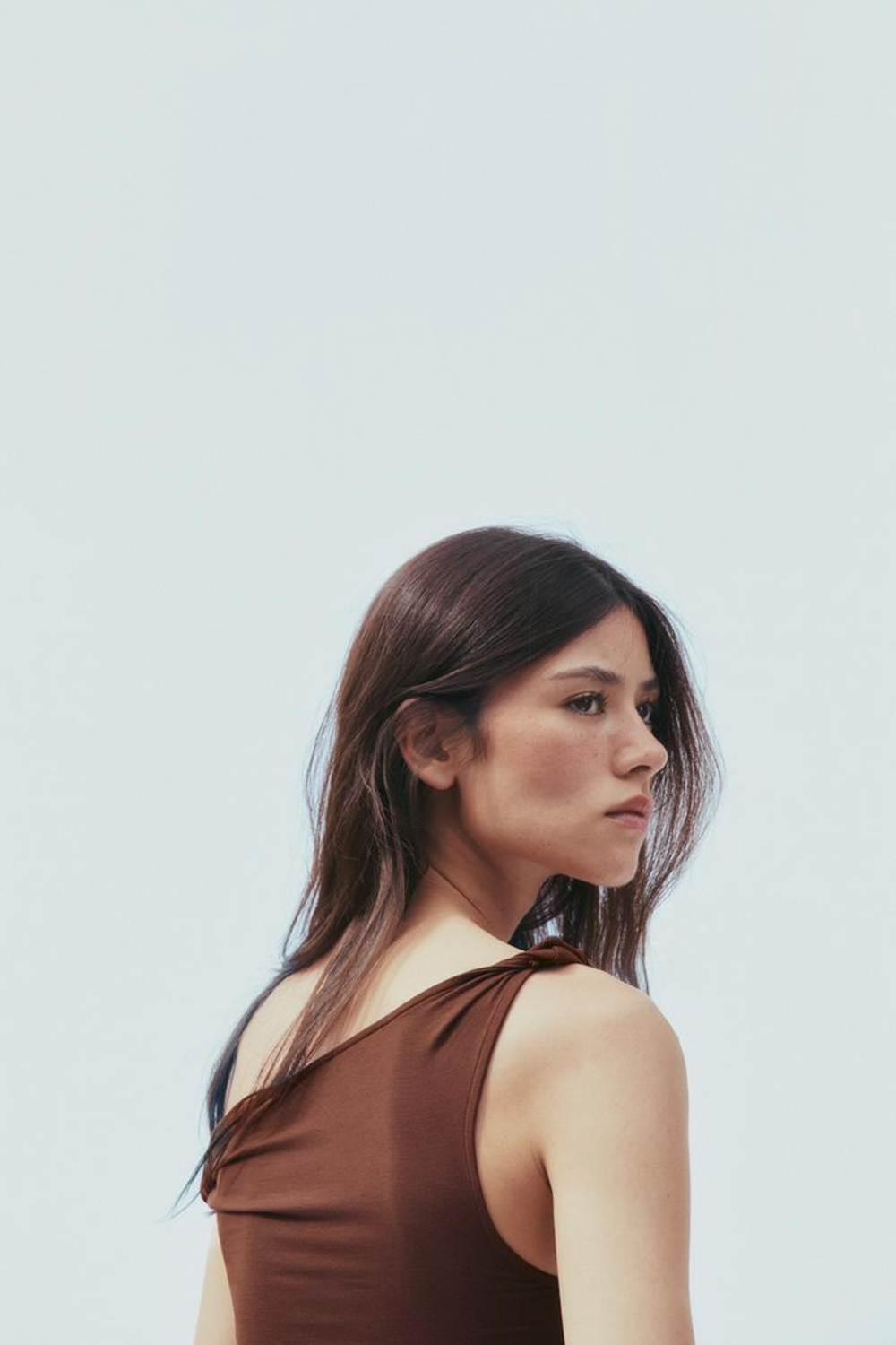 ZARA ТОП С КРУЧЕНЫМИ БРЕТЕЛЯМИ, ШОКОЛАДНЫЙ