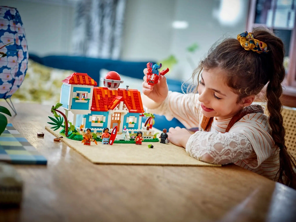 Конструктор LEGO Disney 43268 Пляжный домик Лило и Стича