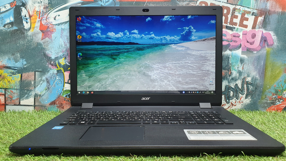 17.3" Ноутбук Acer Celeron/4 Gb/HDD 500 Gb