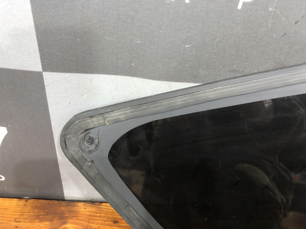 Стекло заднее левое глухое Toyota RAV4 IV (XA40) 12-19 Б/У Оригинал 6272042350