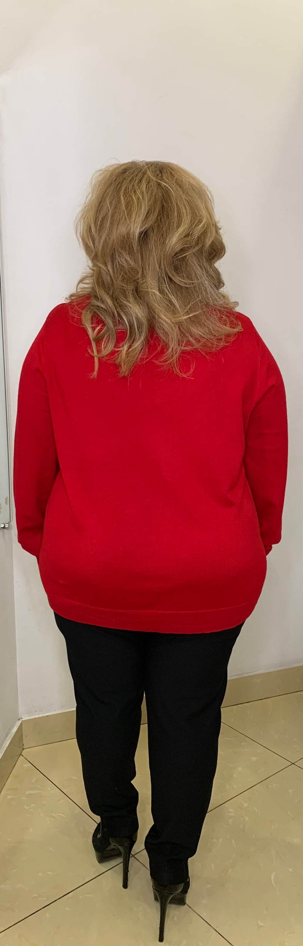 Нарядный джемпер со стразовым оформлением