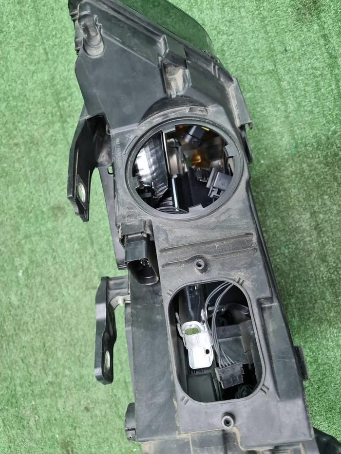 Фара левая Audi Q3 1 8U (2014-2018) ксенон