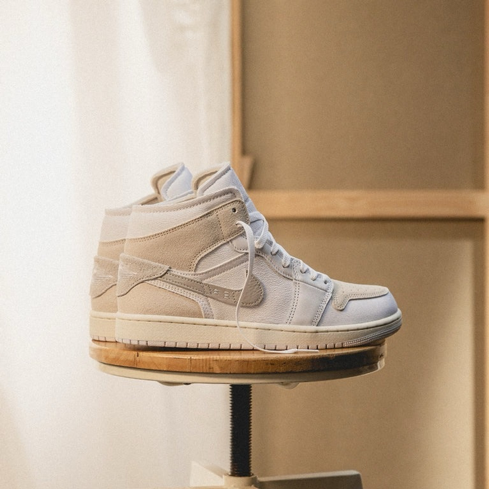 Nike Air Jordan 1 Mid SE "Craft Inside Out White Grey"