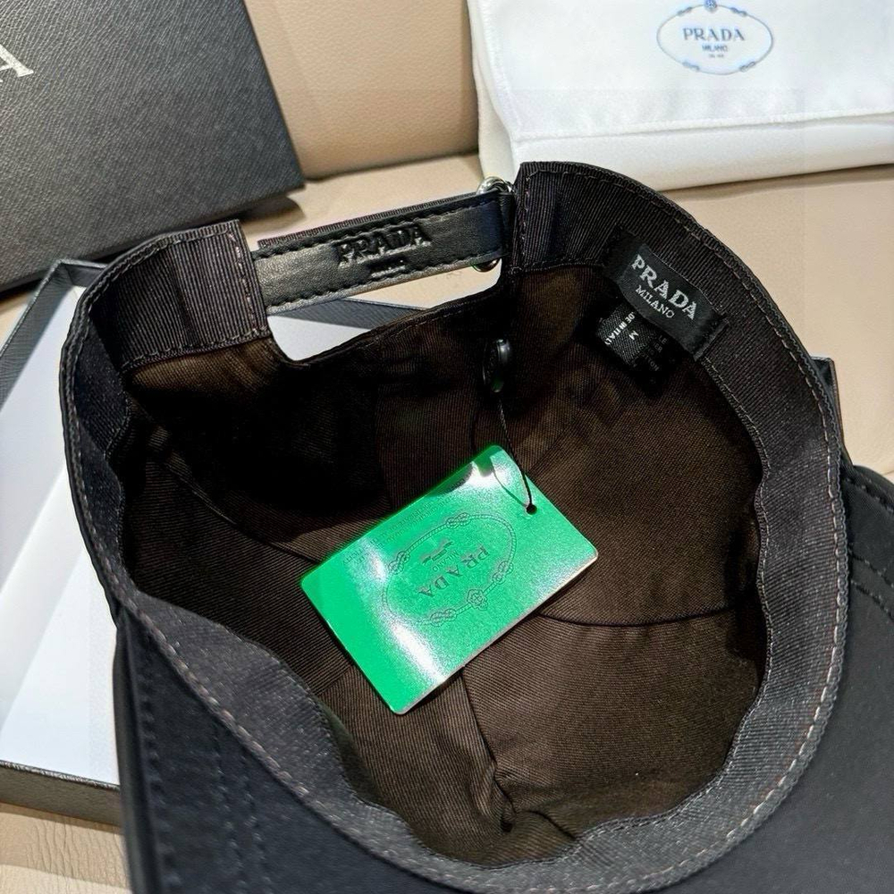 Кепка Prada