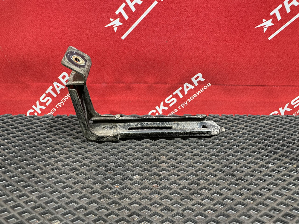 Кронштейн крыла заднего