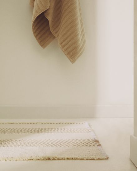 Коврик для ванной Bina из 100% хлопкового жаккарда цвета экрю 50 x 70 см