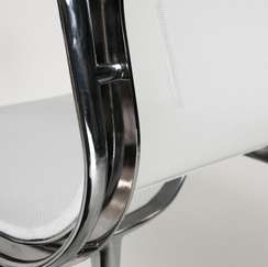 Офисное кресло Eames EA 108 белое