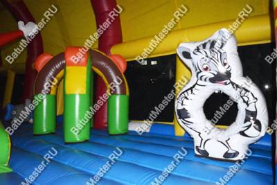 Коммерческий надувной батут "Веселый дом и звери в нём" с крышей 12*7*6 м