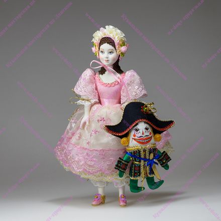 Кукла Маша с щелкунчиком