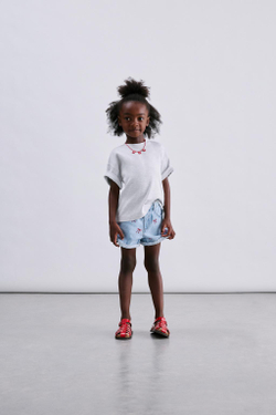 ZARA ДЖИНСОВЫЕ MOM FIT С ВЫШИВКОЙ, ГОЛУБОЙ