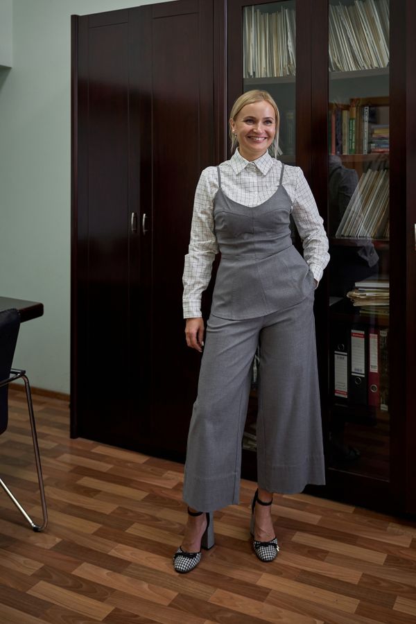 БРЮКИ УКОРОЧЕННЫЕ С ШИРОКИМ НИЗОМ