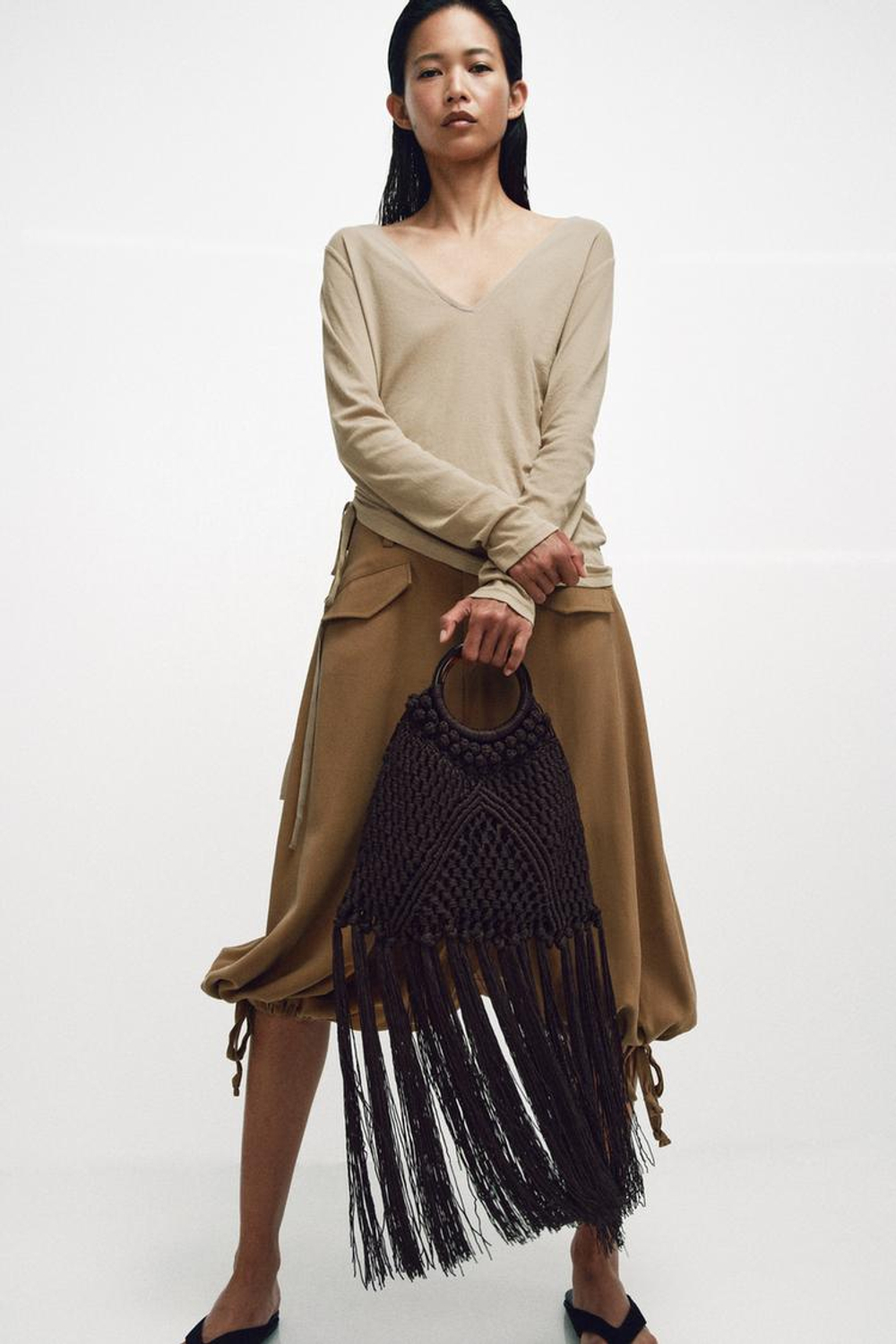 ZARA СУМКА ИЗ ТКАНИ С УЗЛАМИ И БАХРОМОЙ, КОРИЧНЕВЫЙ