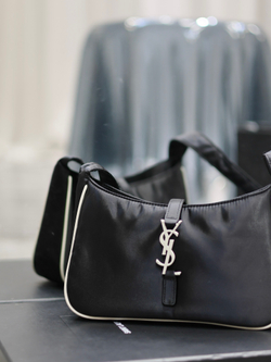 Saint Laurent Le 5 à 7 Hobo Bag