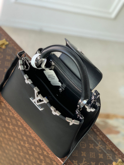 Louis Vuitton Capucines BB
