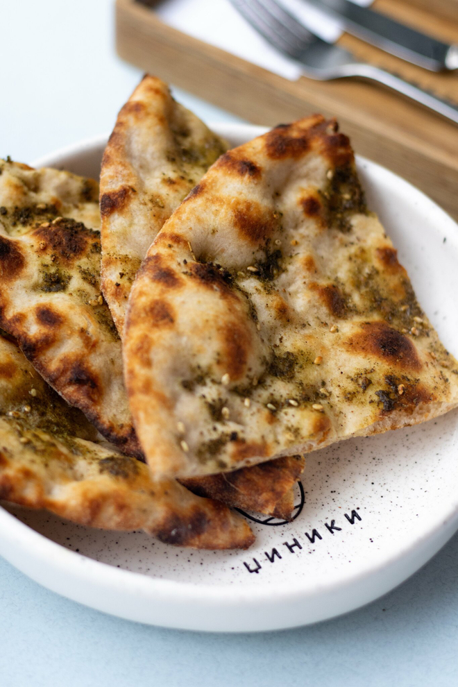 Лепешка с заатаром. Доступно с 11:00