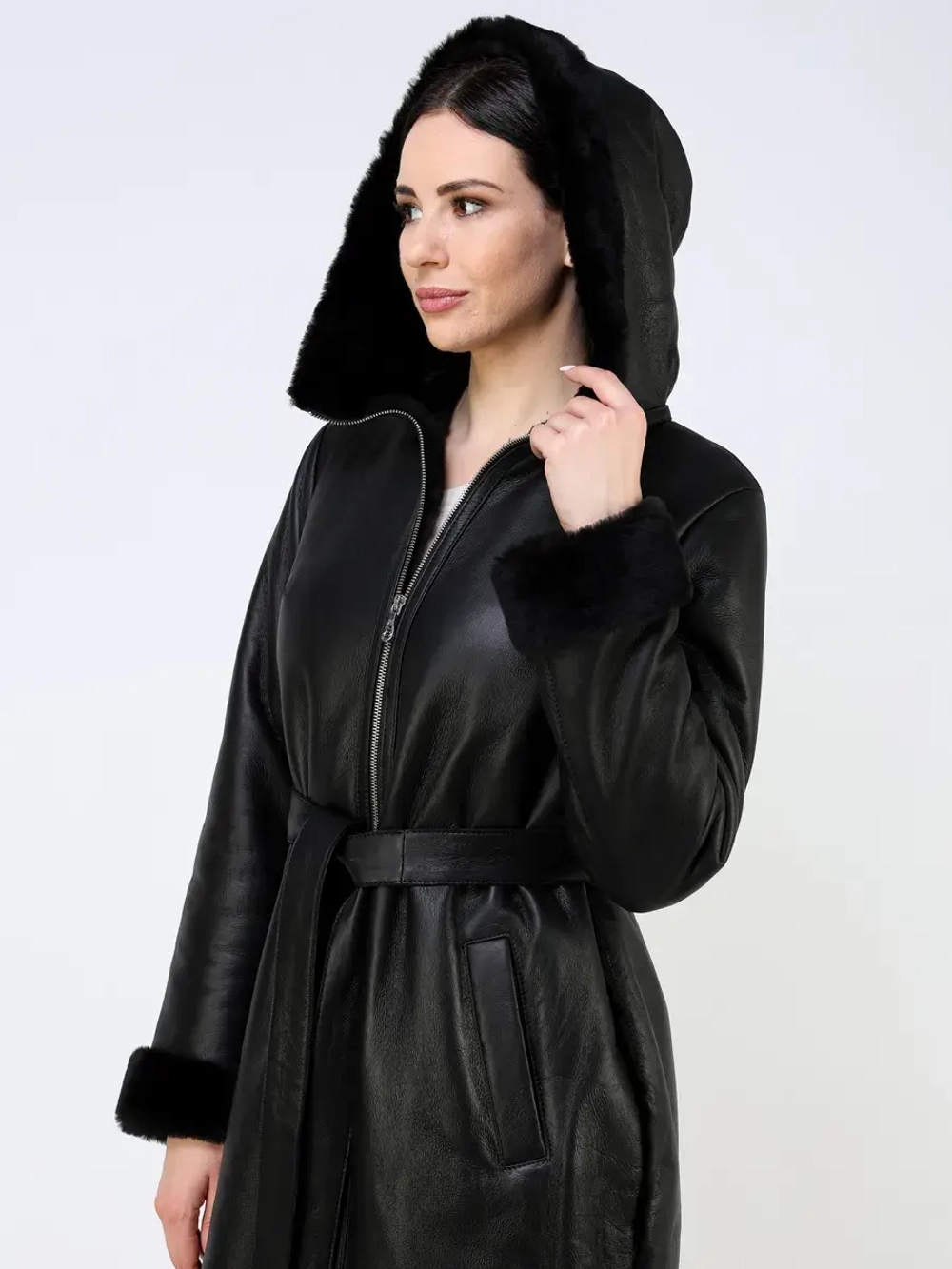 Дубленка зимняя натуральная с капюшоном