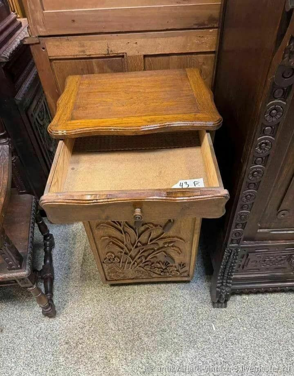Старинная тумба