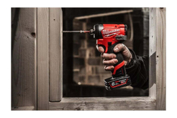 Аккумуляторный винтоверт Milwaukee M12 FID2-202 4933479877