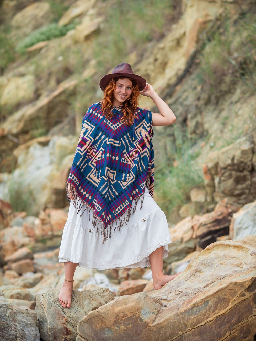 Пончо женское шерстяное с орнаментом