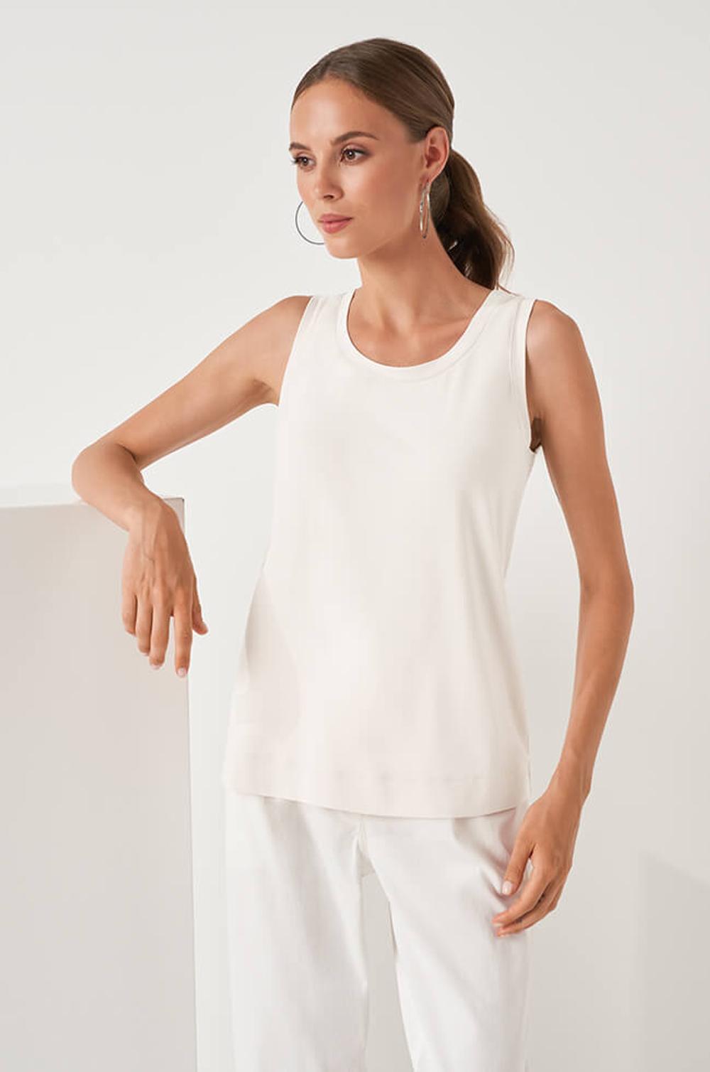 22806 Джемпер женский (молочный)