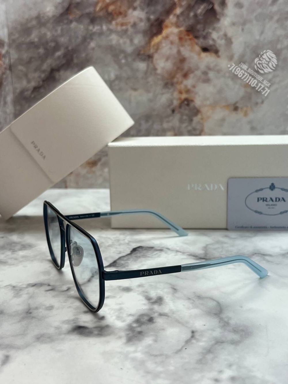 Солнечные очки Prada