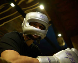 Шлем боксерский с бампером Clinch Undefeated Russian Team серебристый C160RT