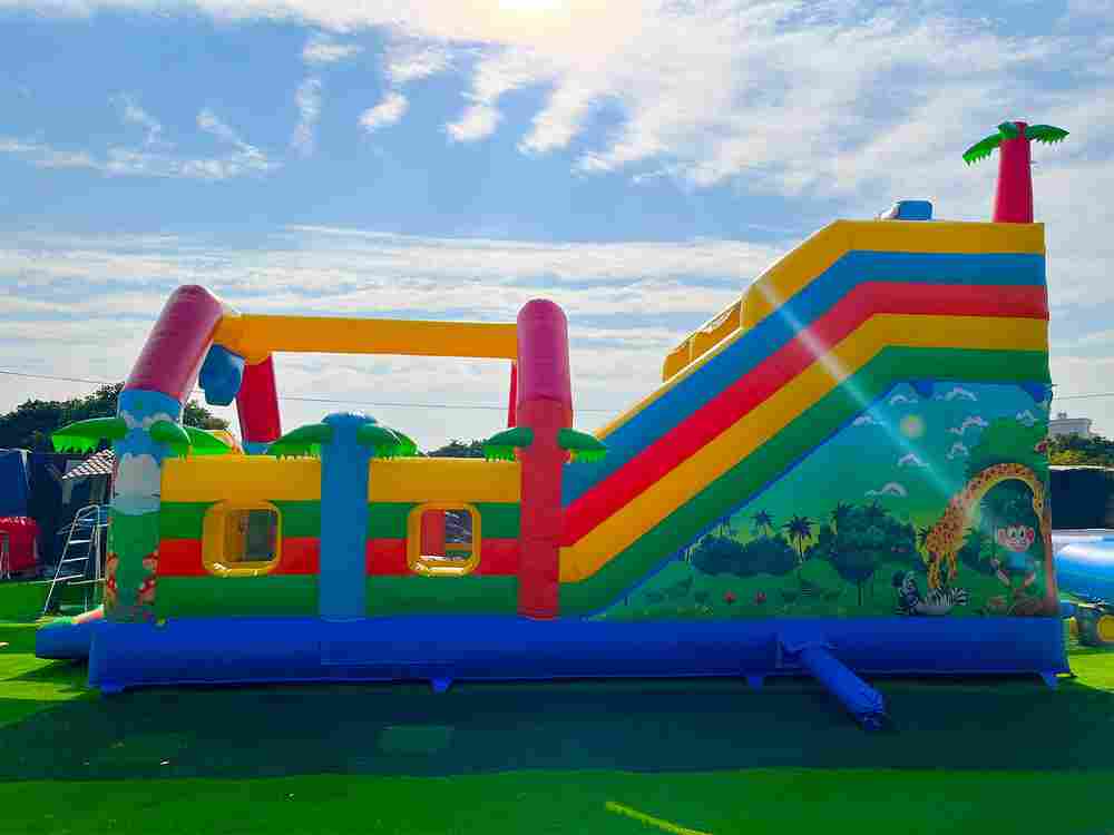 Коммерческий надувной батут «Приключение в мире животных 3», 8*4*5 м.