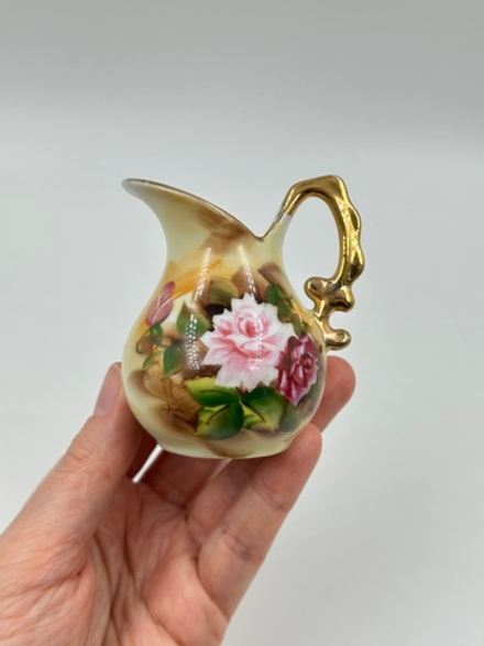 Миниатюрный сливочник с розами