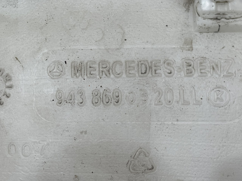 Бачок омывателя лобового стекла