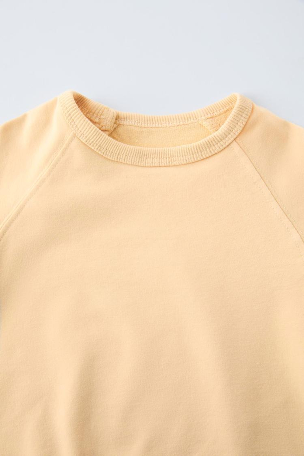 ZARA ОДНОТОННЫЙ КОМПЛЕКТ ИЗ ТОЛСТОВКИ И БРЮК ИЗ МЯГКОЙ ТКАНИ, МЯГКИЙ ЖЕЛТЫЙ