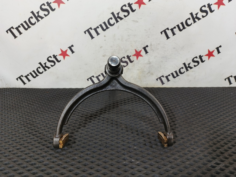 Вилка переключения передач 2020г.