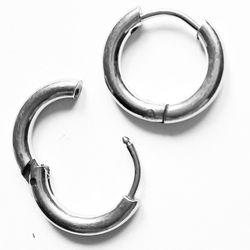 Серьги-кольца стальные, диаметр 10 мм,толщина 2.5мм для пирсинга ушей. Медицинская сталь. Цена за пару!