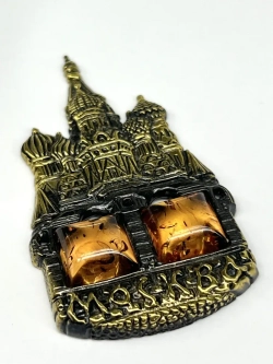 Бронзовая статуэтка на янтаре магнит