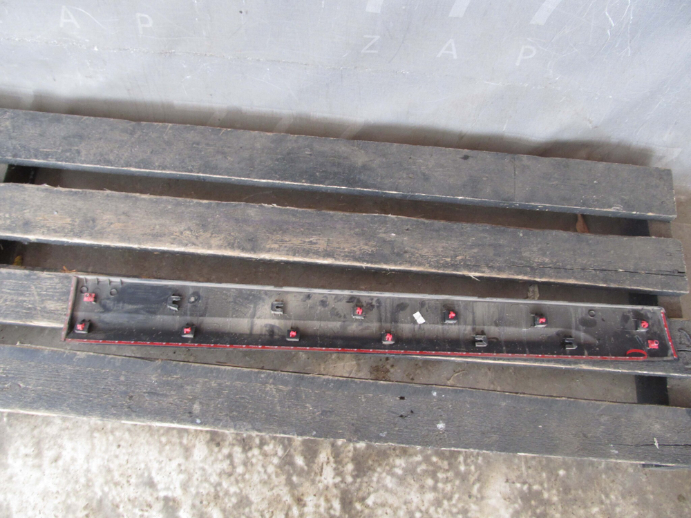 Накладка передней правой двери Kia Sorento 2 (XM)  Б/У Оригинал 877242p000