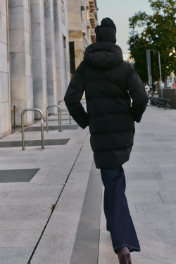 ZARA ПОЛУДЛИННЫЙ ВЕТРОЗАЩИТНЫЙ АНОРАК ИЗ ПРОРЕЗИНЕННОЙ ТКАНИ, ЧЕРНЫЙ