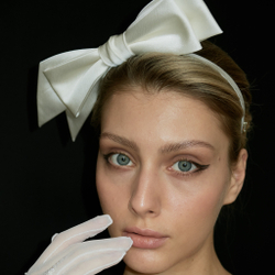 Ободок тонкий с белым бантом