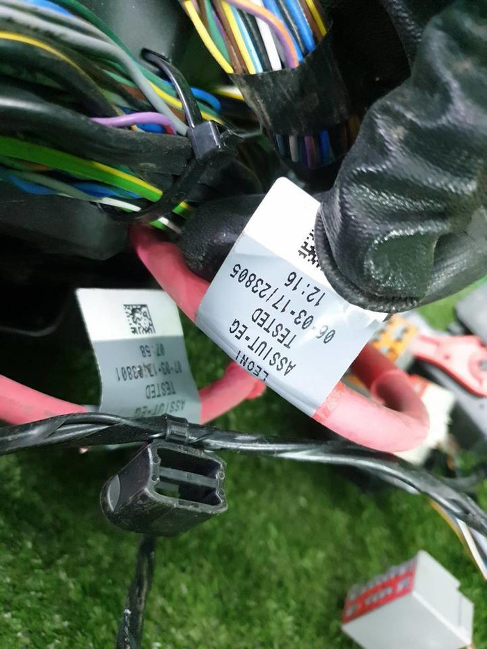 Проводка моторного отсека Jaguar XE (2015-2019)