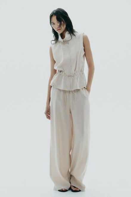 ZARA ЖИЛЕТ ИЗ СТРУЯЩЕЙСЯ ТКАНИ С РЕГУЛИРУЕМОЙ ПОСАДКОЙ, ЦВЕТ ЛЬДА