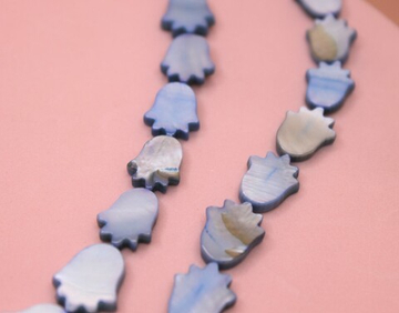 Бусина перламутр голубая хамса 15х12 мм