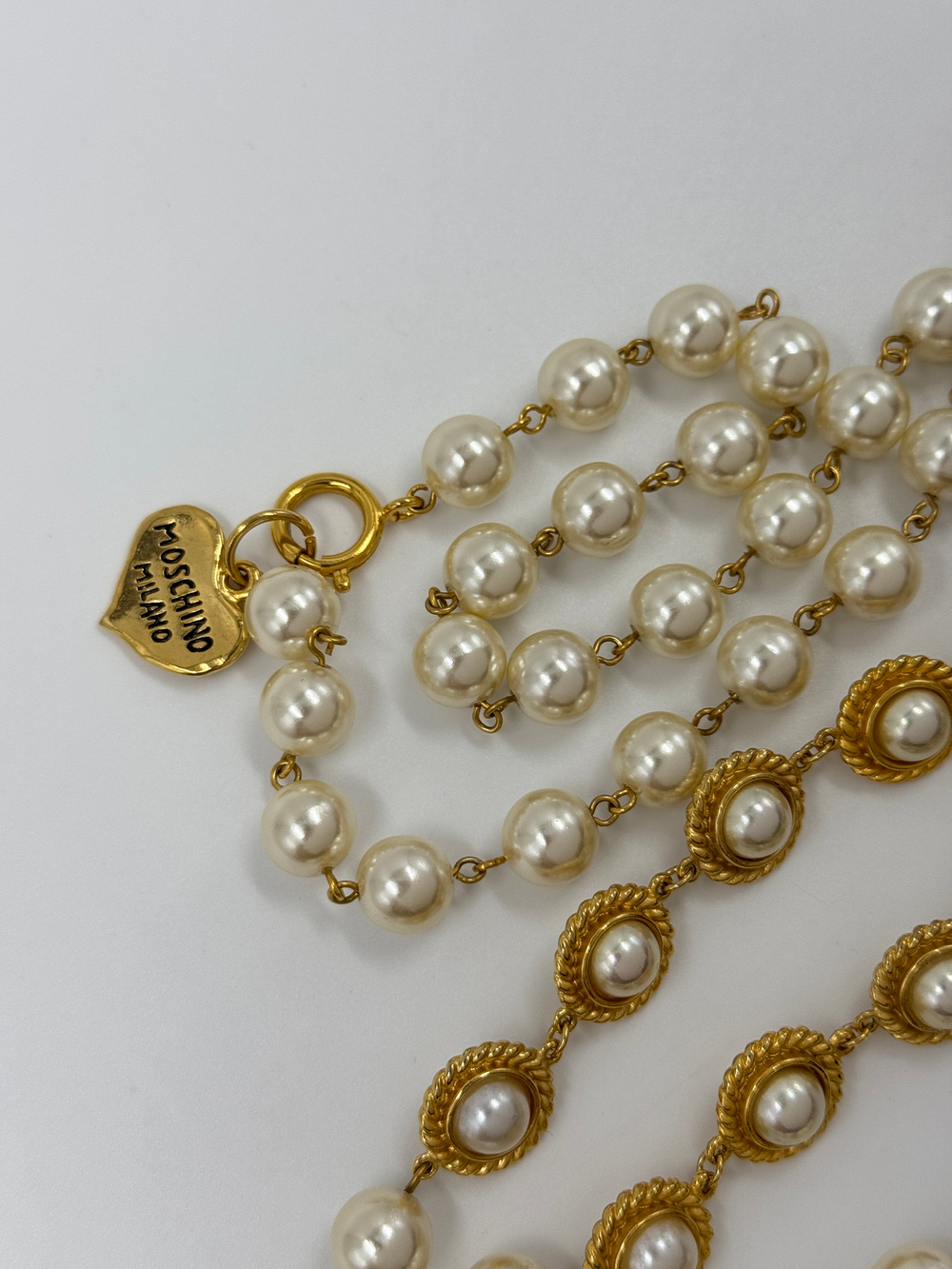 Нить с «жемчугом» Moschino