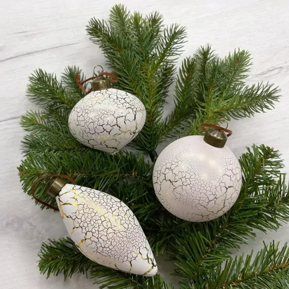 Набор стеклянных украшений Рождественские 80 мм., 12 шт., белый с кракелюром, Christmas DeLuxe (87208)
